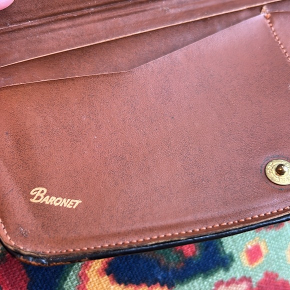 Vintage Baronet Brown Leather Clutch Wallet  with Gold Emblem - Picture 7 of 7
